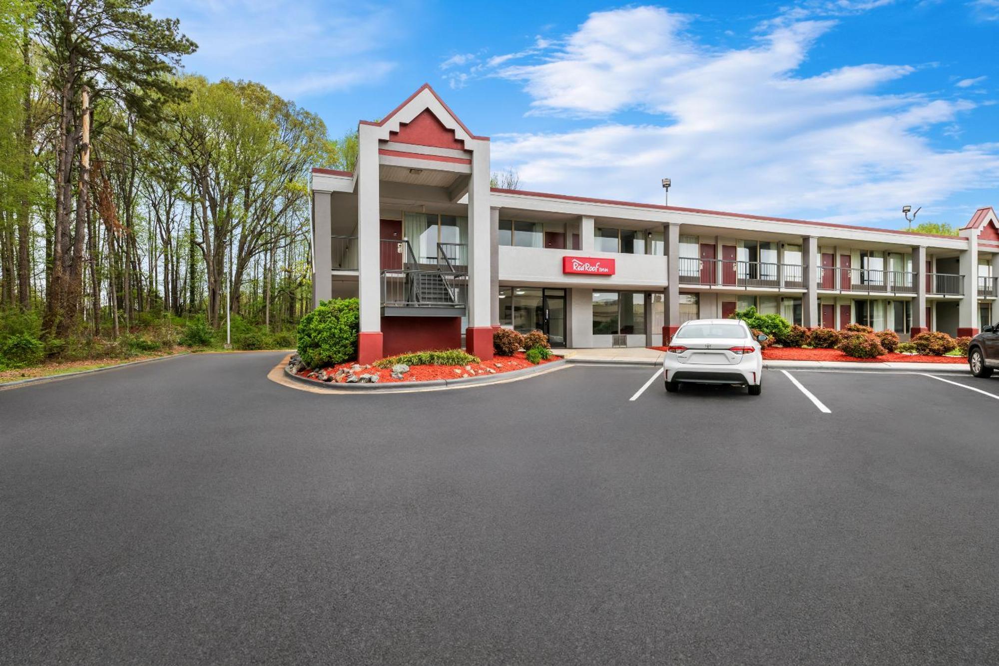 Red Roof - Airport Motel 2*