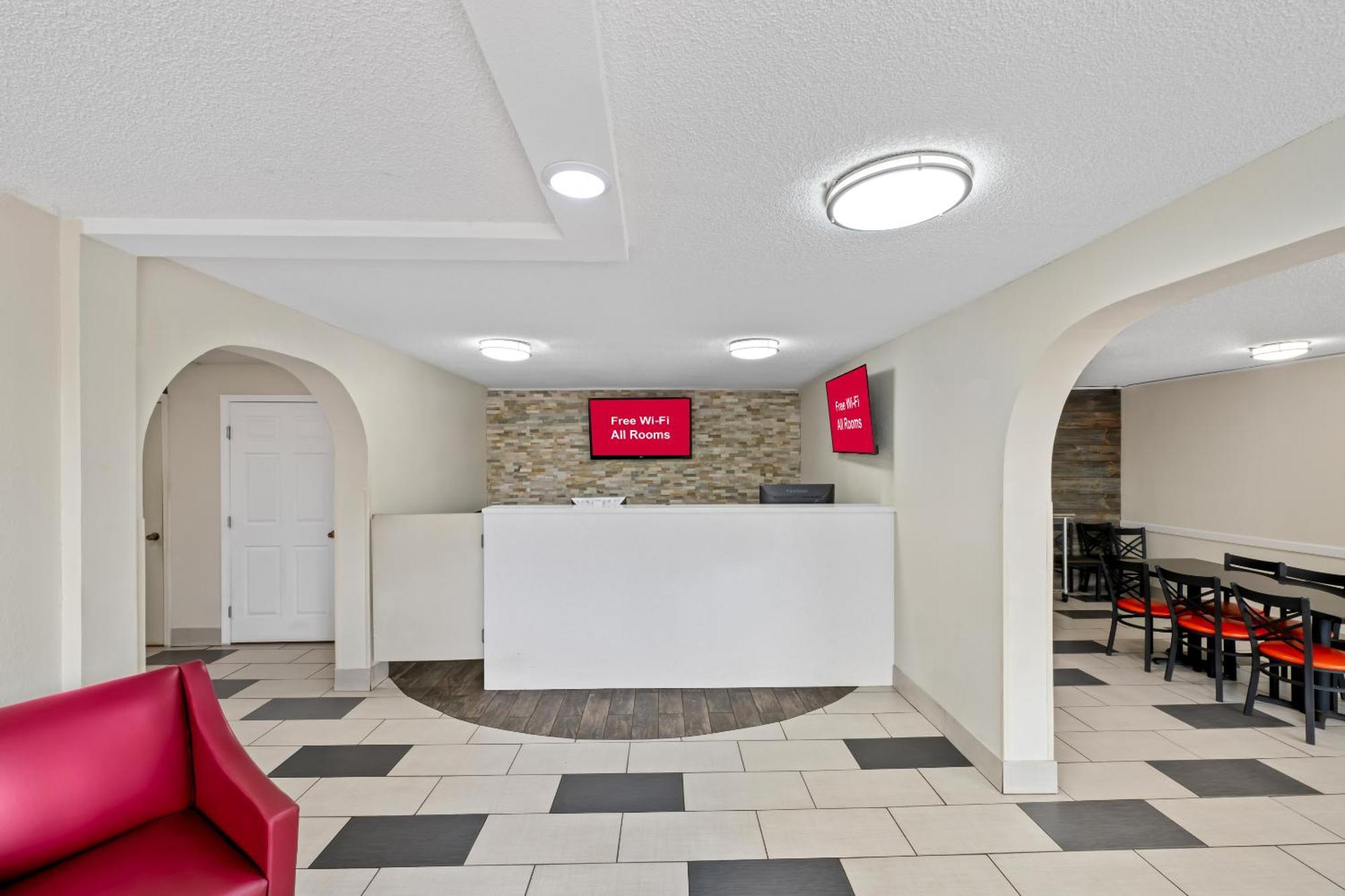 Motel Red Roof - Airport 2*